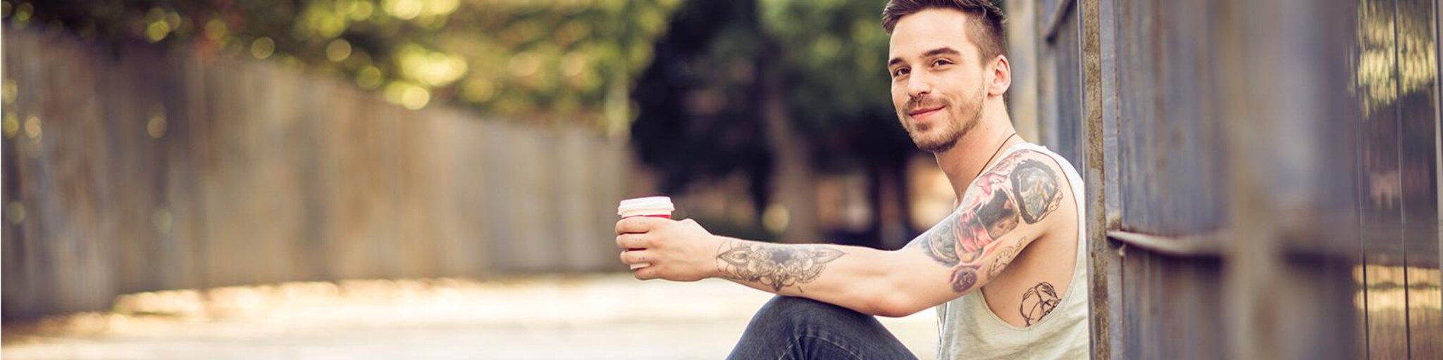 tattoowierter junge