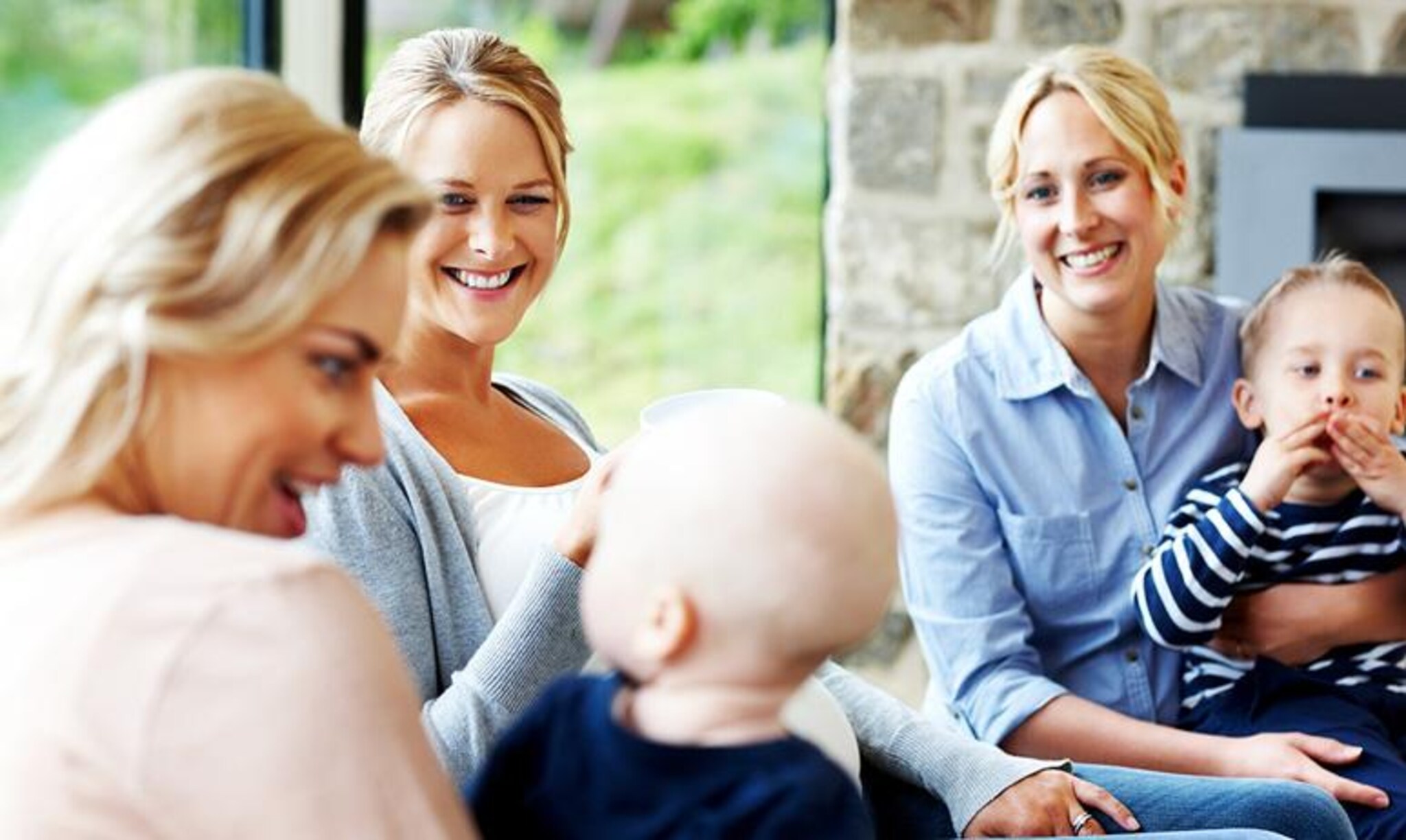 Muetter mit ihren Kindern
